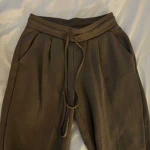 Cute brown sweatpants/joggers